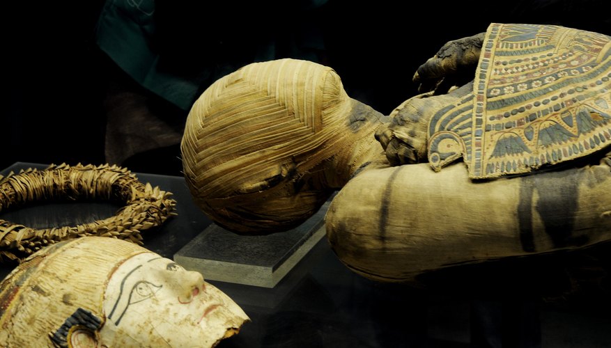 who-performed-mummification-in-ancient-egypt-synonym