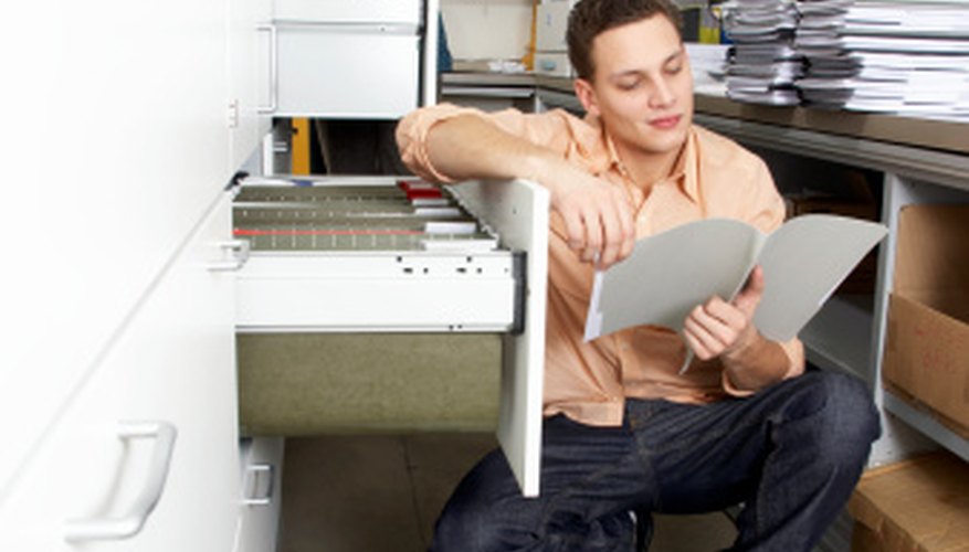 Emplea un proceso de mantenimiento de registros para hacer un seguimiento de las órdenes de trabajo.