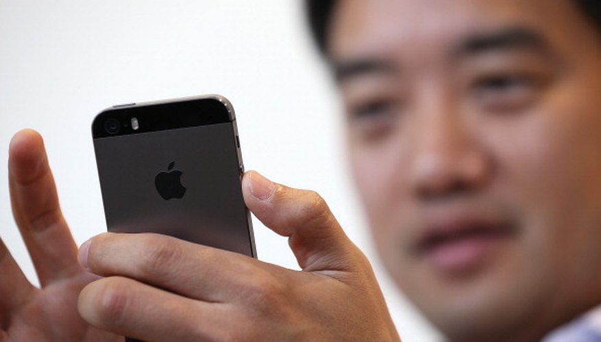 OneNote for iPhone syncs automatically, provided you have Internet access.