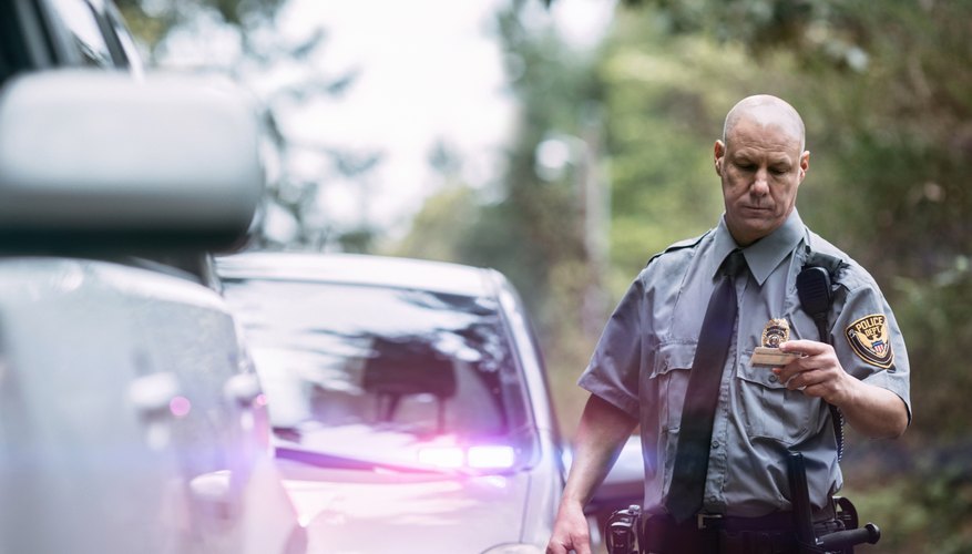 Advantages & Disadvantages of Being a Police Officer