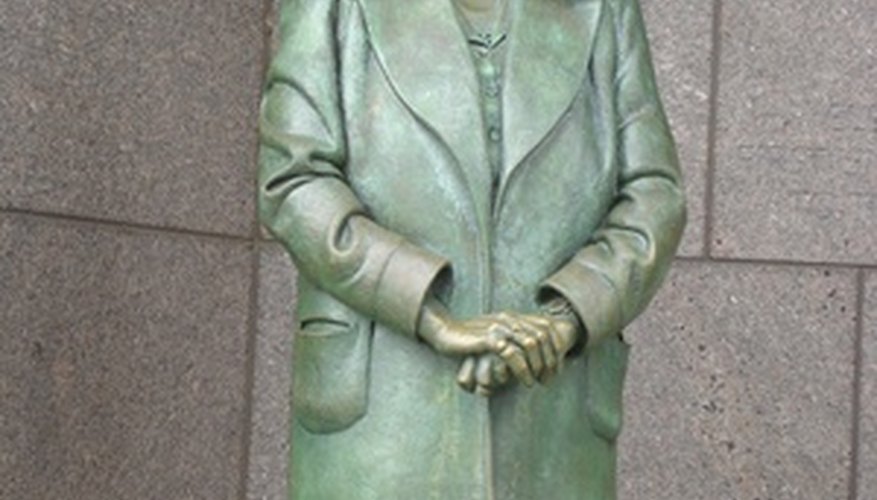 A statue of Eleanor Roosevelt
