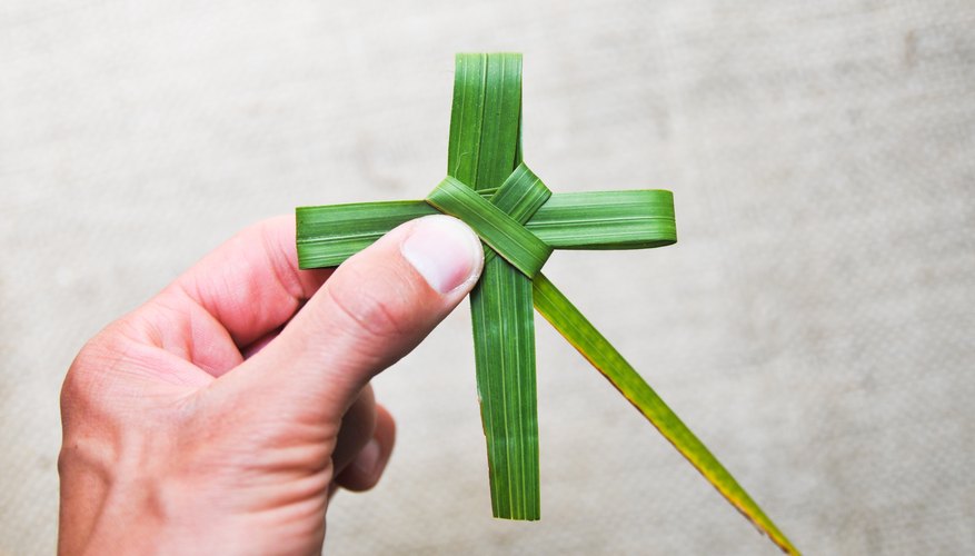 How to Make a Cross From a Palm Leaf | Synonym