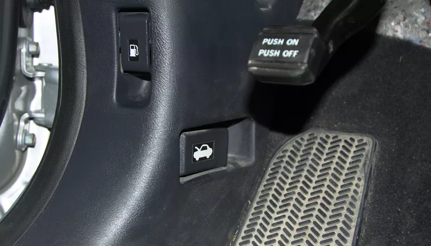 Honda CR-V hood release latch