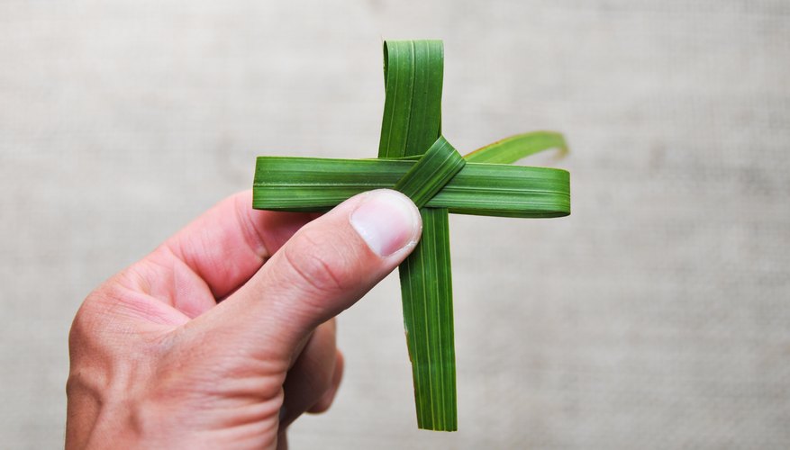 How to Make a Cross From a Palm Leaf | Synonym