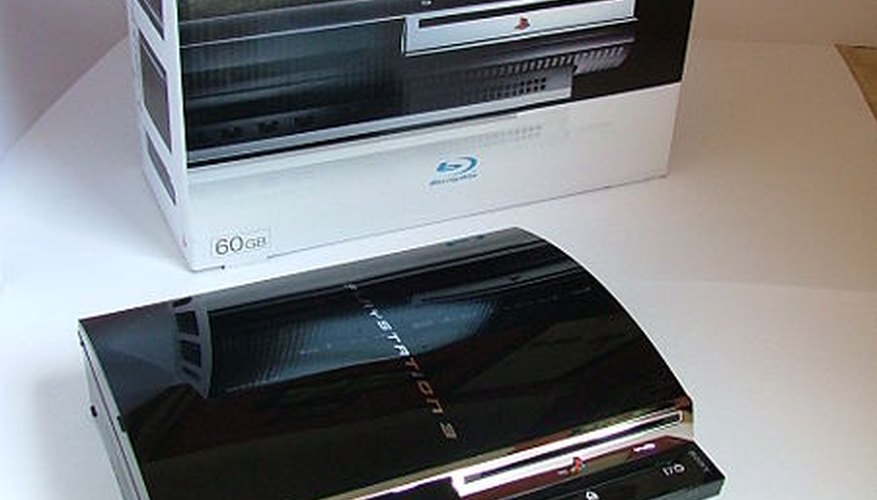Uno de los saltos tecnológicos más grandes entre los dos sistemas, es que el PlayStation3 usa controles inalámbricos Bluetooth, mientras que el PlayStation 2 usaba controles cableados estándar.