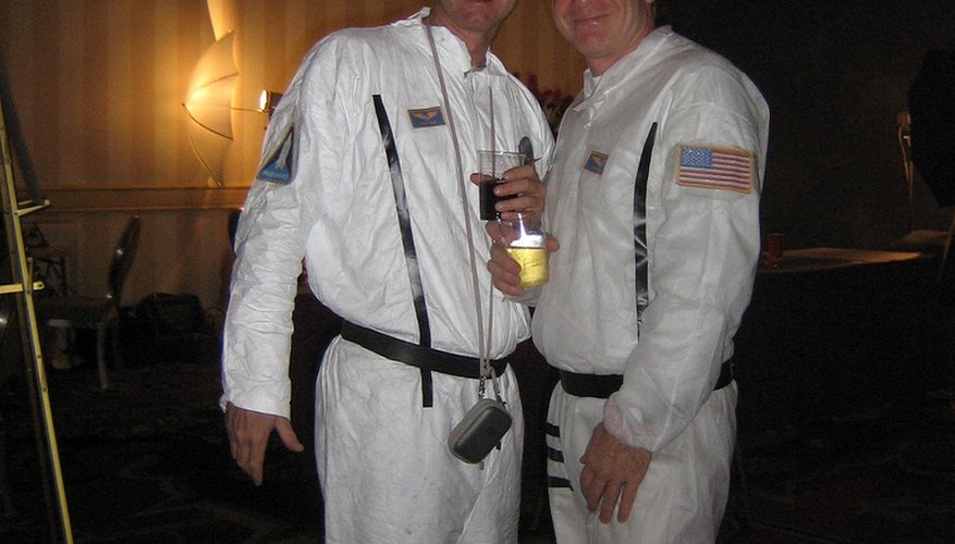 Crea tu propio disfraz de astronauta.