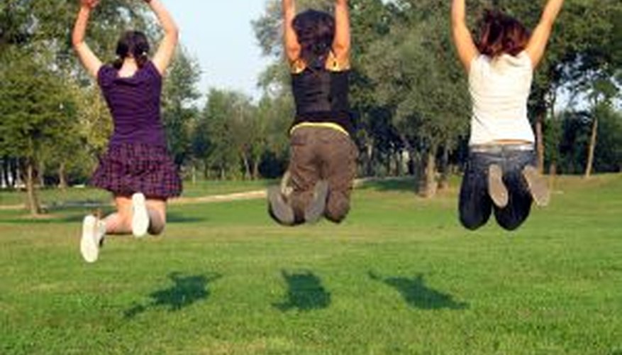Prepara juegos infantiles de baile para que los niños se mantengan ocupados.
