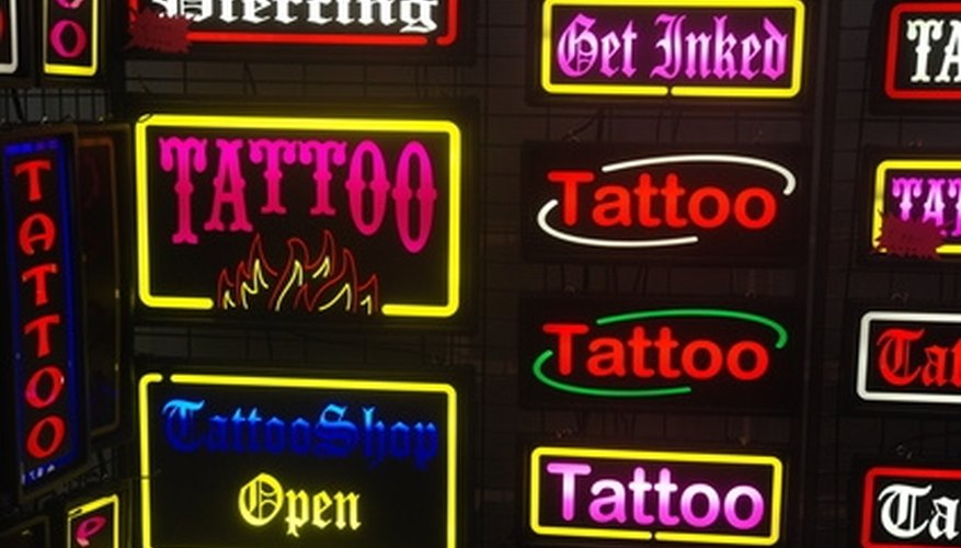 Promueve un estudio de tatuajes.