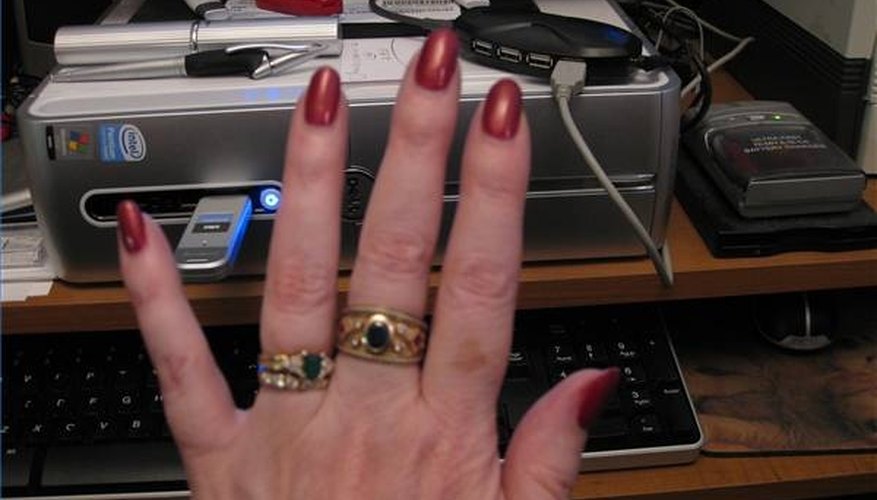 Cómo iniciar tu propio negocio de manicura y pedicura.