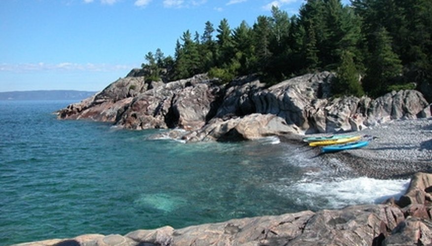 Michigan's Great Lakes make an idyllic backdrop for several romantic restaurants. Michigan's Great Lakes make an idyllic backdrop for several romantic restaurants.
