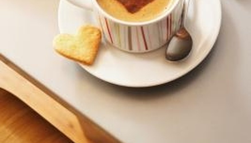 Add extra touches for romantic desserts. Add extra touches for romantic desserts.
