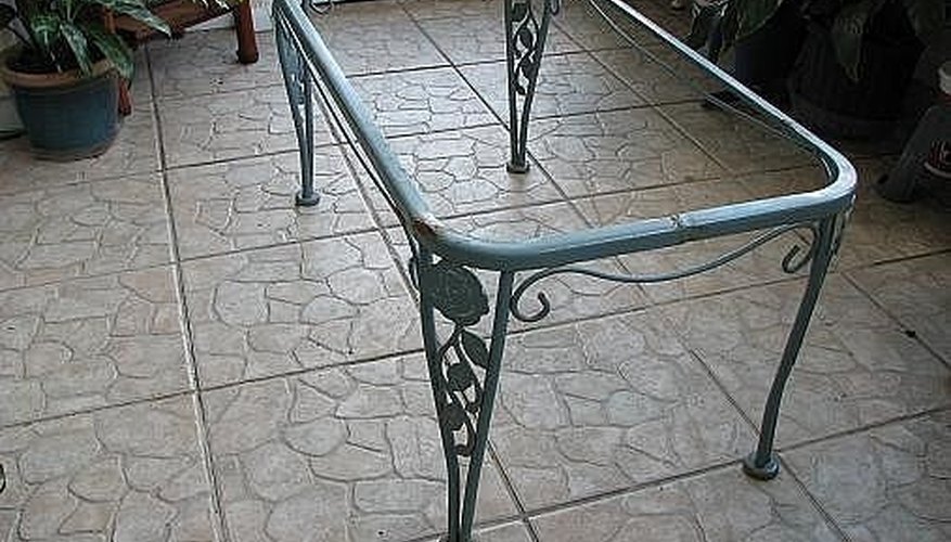 Remove table accessories. Remove table accessories.