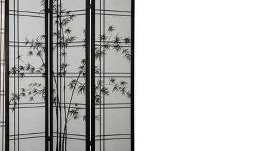 Asymmetrical three-panel screen with ink detail. Asymmetrical three-panel screen with ink detail.