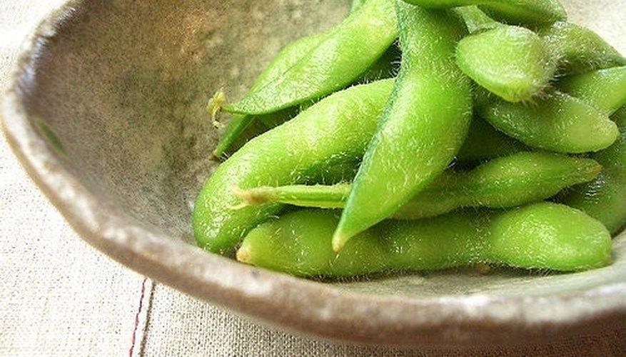 Soybeans (photo by Kanko http://www.flickr.com/photos/kankan/33346213/) Soybeans (photo by Kanko http://www.flickr.com/photos/kankan/33346213/)