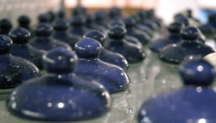 Store lidded items such as soup tureens and baking dishes with their lids. Store lidded items such as soup tureens and baking dishes with their lids.
