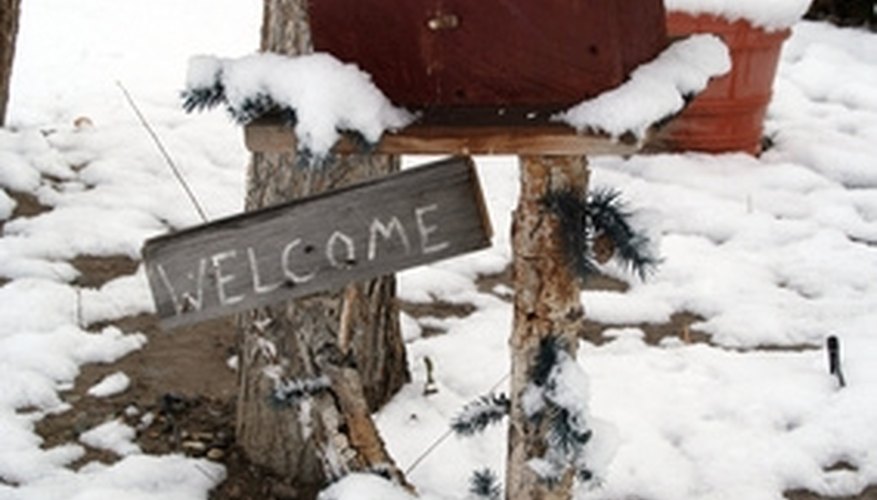 Bring decorative signs indoors inside to prevent the design from fading or being damaged. Bring decorative signs indoors inside to prevent the design from fading or being damaged.