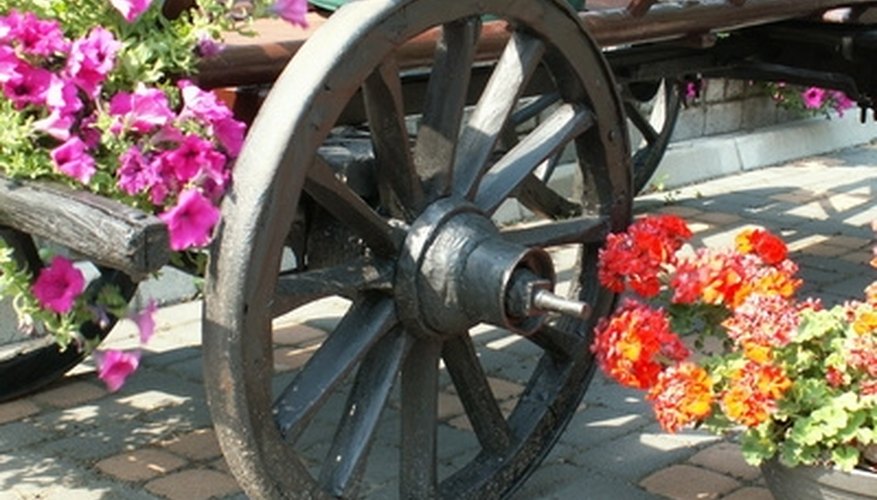 Create a romantic carriage like Cinderella's. Create a romantic carriage like Cinderella's.