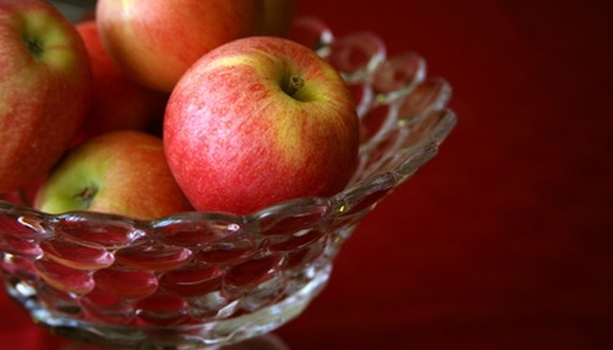 Clean cloudy glass dishes in vinegar. Clean cloudy glass dishes in vinegar.