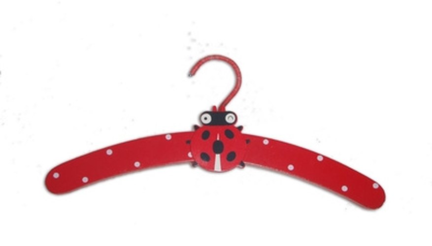 Make your own padded hangers at home with a few basic materials. Make your own padded hangers at home with a few basic materials.