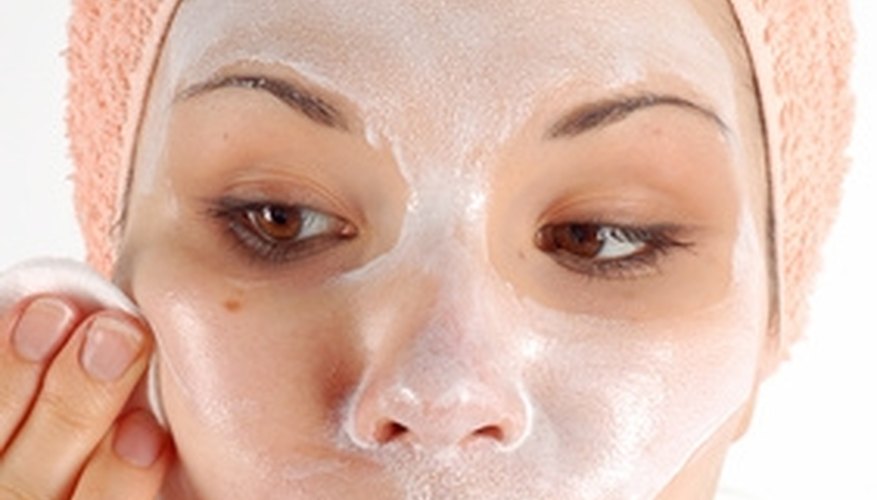 Try these home remedies to fade and rid your skin of unwanted freckles. Try these home remedies to fade and rid your skin of unwanted freckles.
