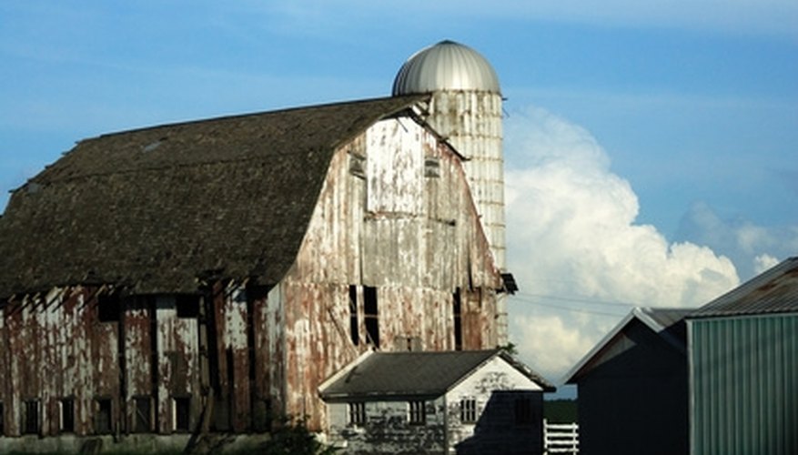 Barns often have gambrel roofs. Barns often have gambrel roofs.