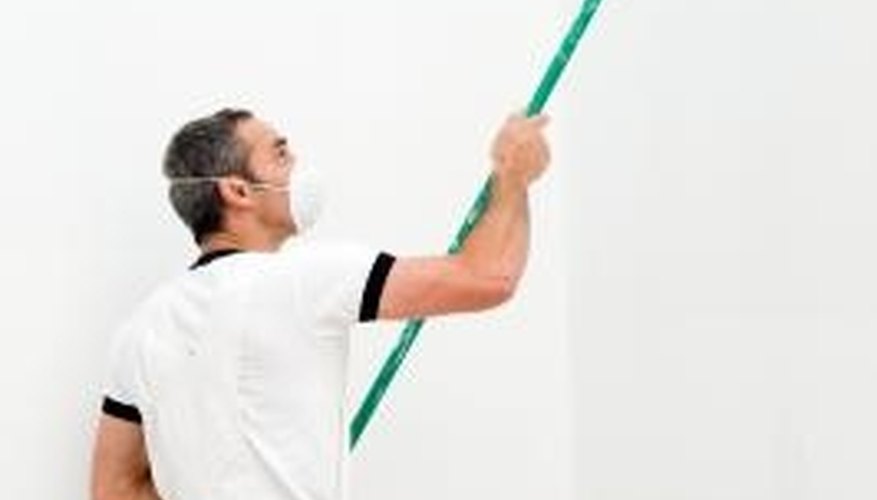 Smooth a skimmed wall with a drywall sander. Smooth a skimmed wall with a drywall sander.