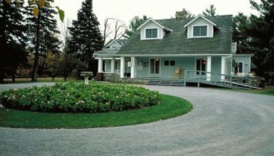 How to Design a Circular Driveway Island | Garden Guides