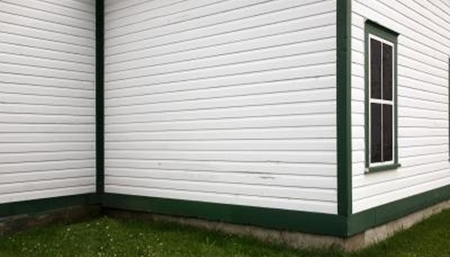 Sprucing up vinyl siding on your home can be easy with the correct materials. Sprucing up vinyl siding on your home can be easy with the correct materials.