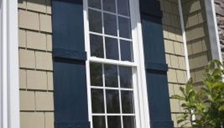 An excellent example of a Colonial Revival window. An excellent example of a Colonial Revival window.