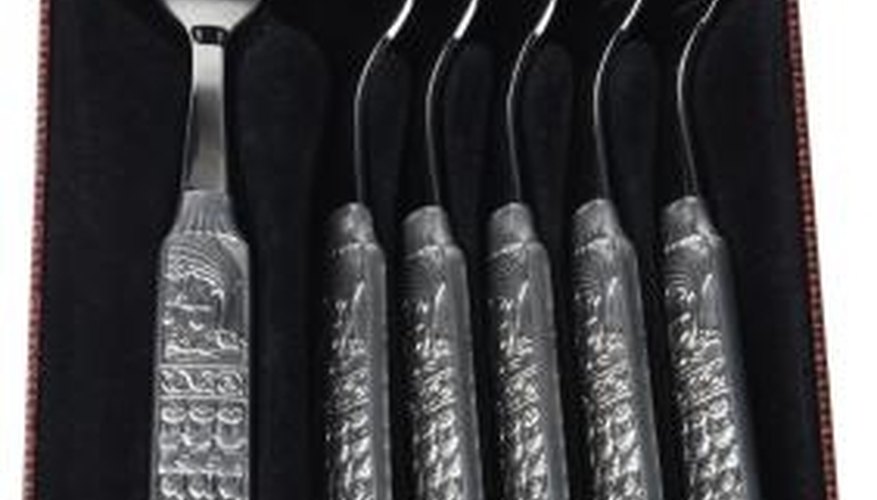 Silver and stainless tableware have several differences. Silver and stainless tableware have several differences.