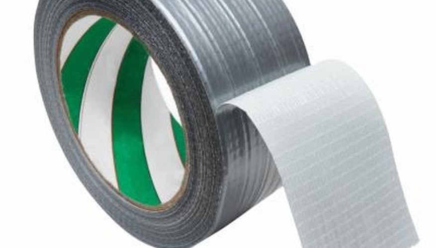 Remove duct tape from windows with vinegar. Remove duct tape from windows with vinegar.
