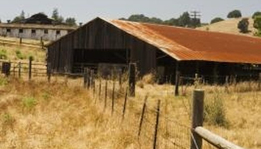 what-is-the-difference-between-a-pole-barn-and-a-regular-barn