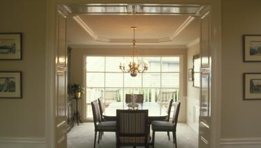 Two times the lengh of the table divided by 30 inches plus one setting at each end. Two times the lengh of the table divided by 30 inches plus one setting at each end.