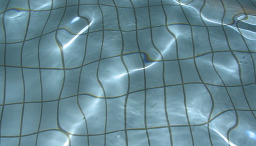 Photo Credit: eau de piscine 2 image by Nathalie P from <a href='http://www.fotolia.com'>Fotolia.com</a> The calcium hypochlorite used in swimming pools is much stronger than household bleach.
