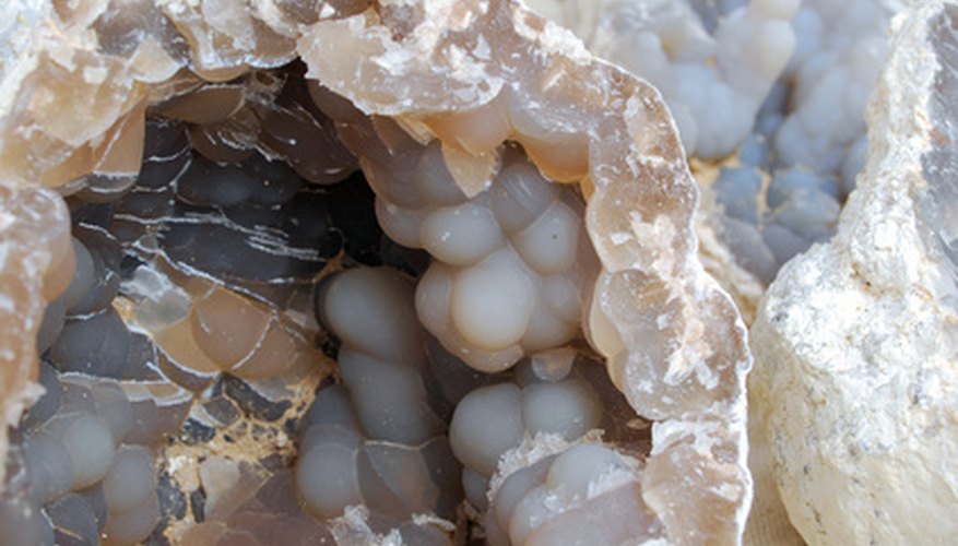Photo Credit: geode de calcedoine image by Daoud from <a href='http://www.fotolia.com'>Fotolia.com</a> Geodes are a nifty find for rock-hunters.