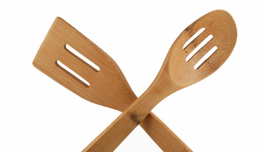 Photo Credit: bamboo spatula and spoon image by Jim Mills from <a href='http://www.fotolia.com'>Fotolia.com</a> Spatulas make safe spreaders because they aren't sharp like knives.