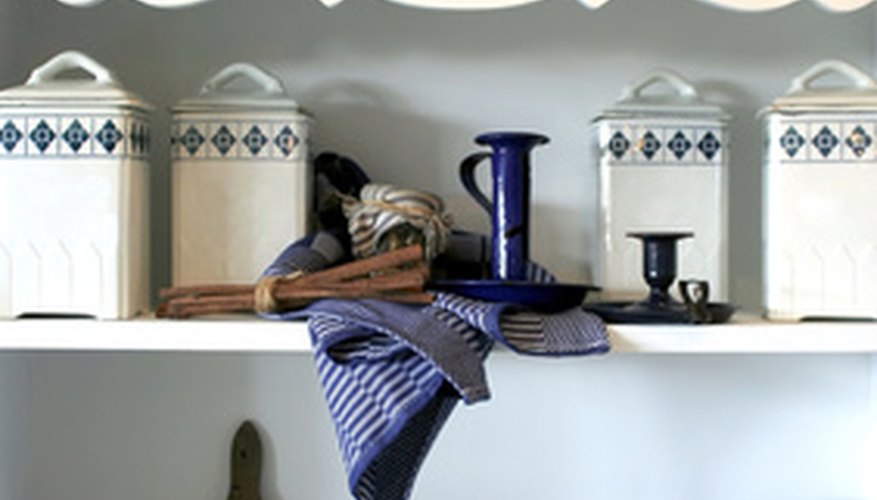 Open-shelf look. Open-shelf look.