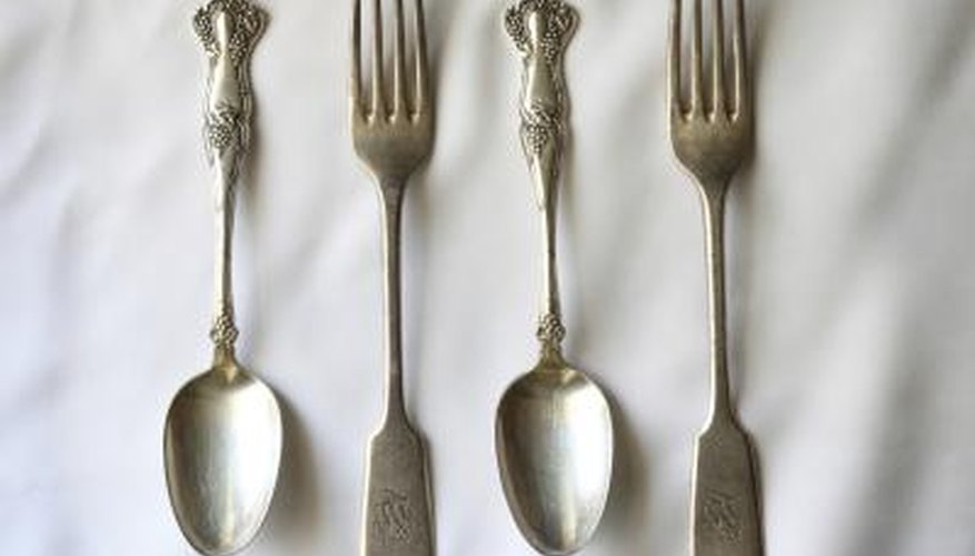 Add another element of surprise to your design with two different styles of silverware. Add another element of surprise to your design with two different styles of silverware.