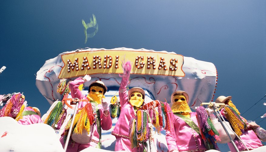 Photo Credit: Jupiterimages/Photos.com/Getty Images A miniature float for a school project can express your imagination.