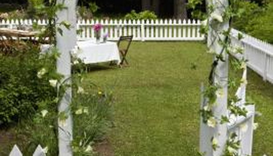 Tall gate posts are often used to support overhead arches or trellises. Tall gate posts are often used to support overhead arches or trellises.