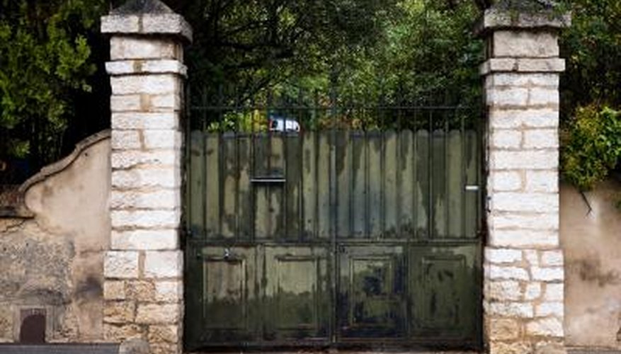 Strong hinges are critical to secure heavy gates to posts or columns. Strong hinges are critical to secure heavy gates to posts or columns.