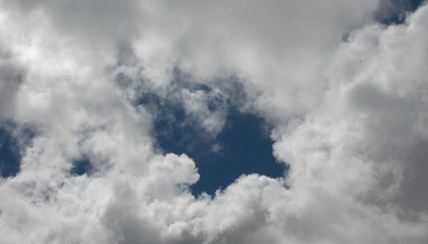 Haz tu propio disfraz de nube para una fiesta de disfraces.
