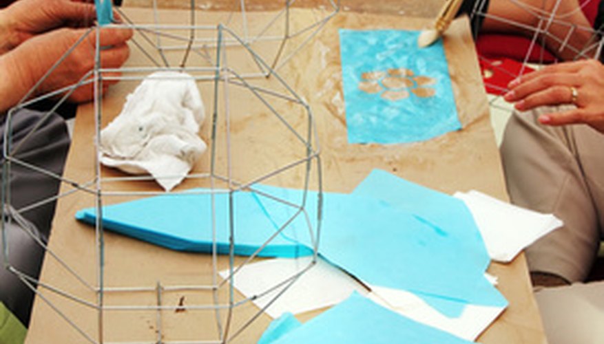 Hay muchos proyectos que los niños pueden hacer ya que casi cualquier cosa puede convertirse en arte.