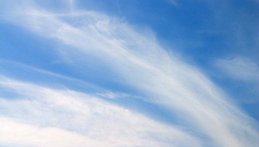 Observa la profundidad del cielo en los óleos hechos con rápidas pinceladas.