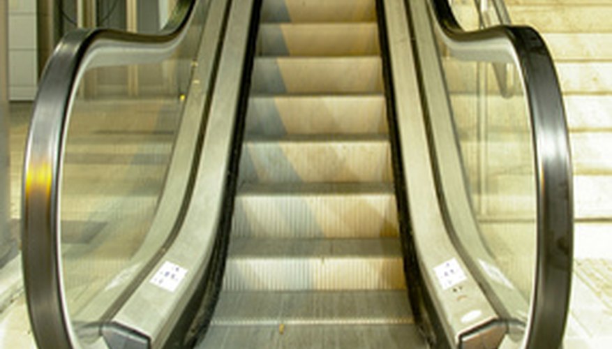 Una escalera es un tipo de cinta transportadora.
