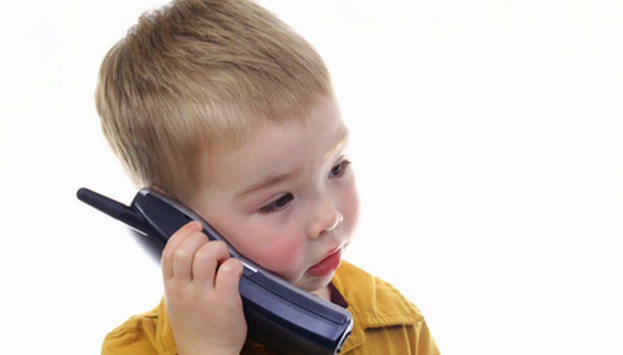 Desde una edad temprana, los niños aprenden debido a su capacidad innata de comprender el lenguaje.