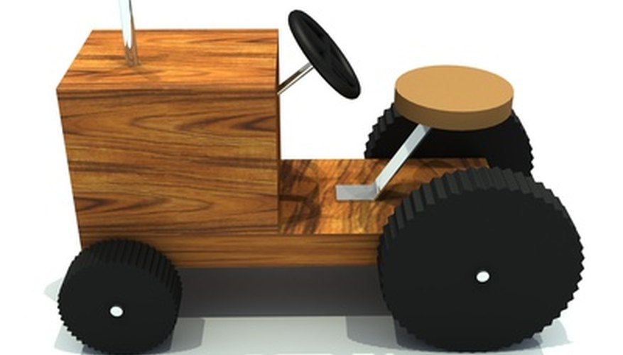 Tallar ruedas de madera para un juguete requiere de precisión.