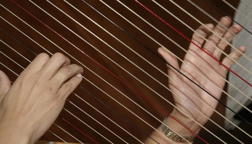 Leer música es una habilidad esencial para el arpista.