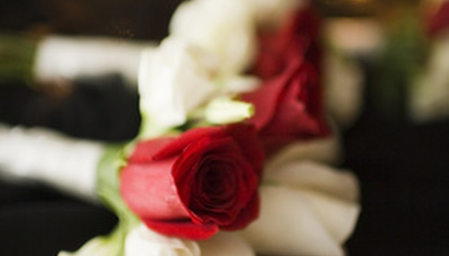 Una quinceañera tradicional es más como una boda glamurosa que una fiesta de cumpleaños.