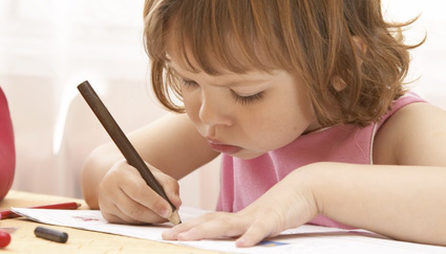 Utiliza los juegos para introducir a los niños de preescolar a la alfabetización.